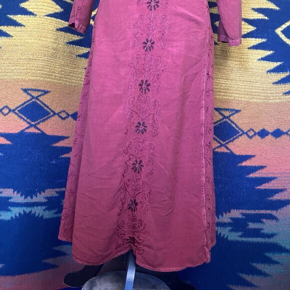 Vintage Just Cruising Rayon Floral Embroidered Midi Dress. 3/4 Sleeves. One Size - Picture 2 of 16